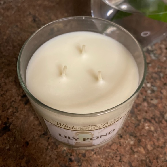 RARE Bath & Body Works White Barn LILY POND NEW 3-wick Large Jar Candle - Picture 2 of 2
